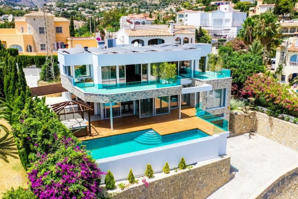 Moderne villa met zeezicht te koop in Calpe